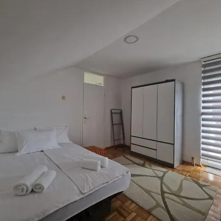 Appartement Sofija 3 *